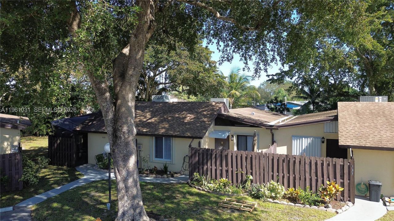 135 Essex Rd, Unit 2-28, Hollywood, FL 33024 Photo