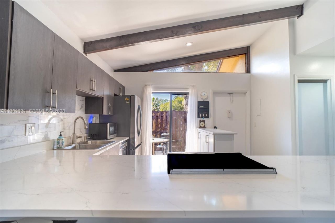 135 Essex Rd, Unit 2-28, Hollywood, FL 33024 Photo