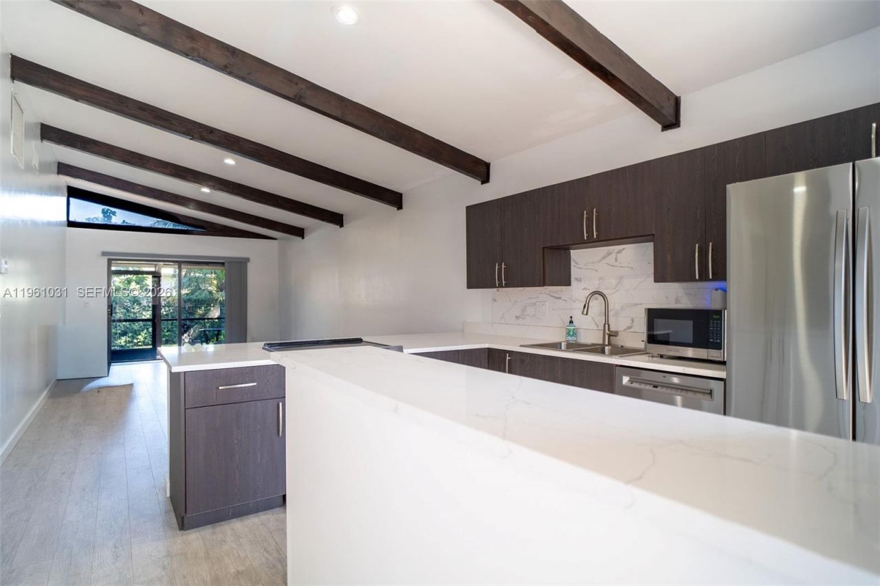 135 Essex Rd, Unit 2-28, Hollywood, FL 33024 Photo