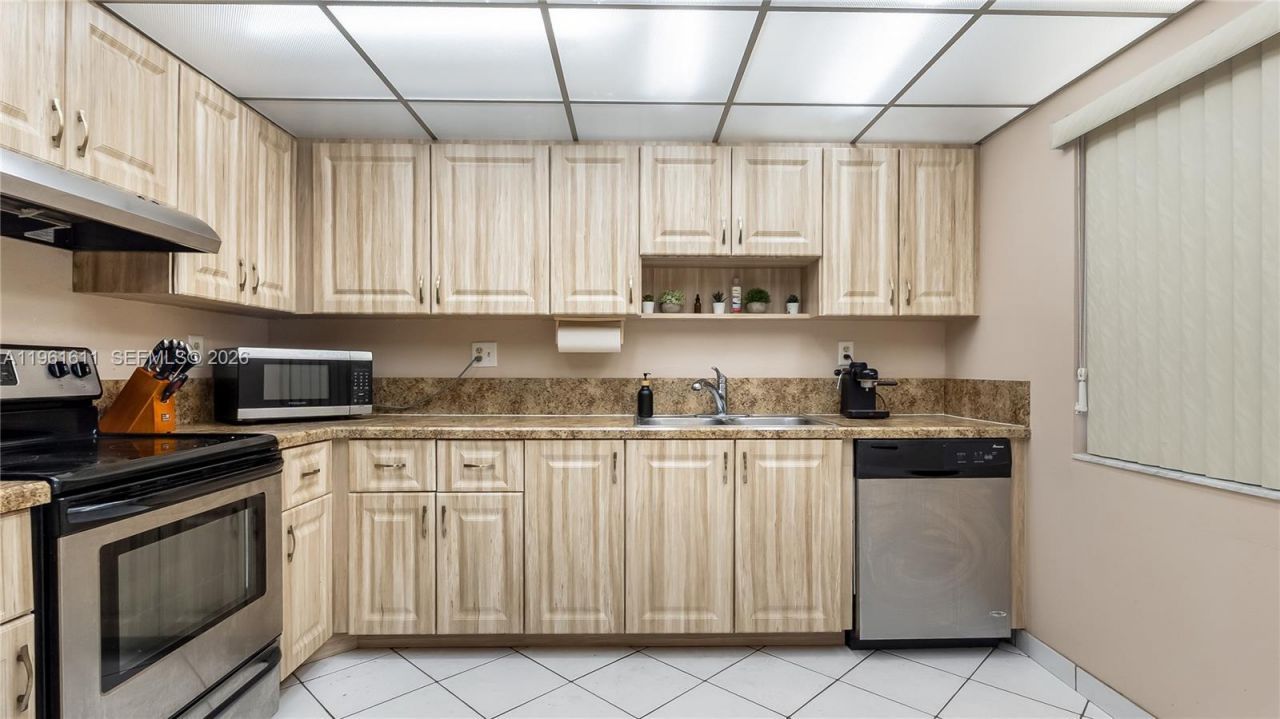 141 SW 96th Ter, Unit 204, Plantation, FL 33324 Photo