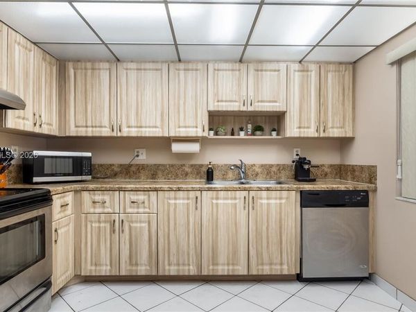 141 SW 96th Ter, Unit 204, Plantation, FL 33324