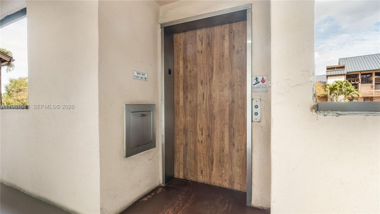 141 SW 96th Ter, Unit 204, Plantation, FL 33324 Photo