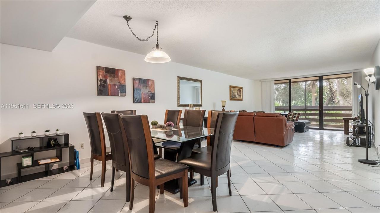 141 SW 96th Ter, Unit 204, Plantation, FL 33324 Photo