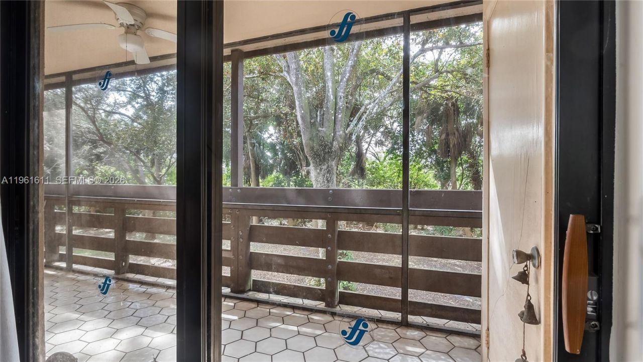 141 SW 96th Ter, Unit 204, Plantation, FL 33324 Photo