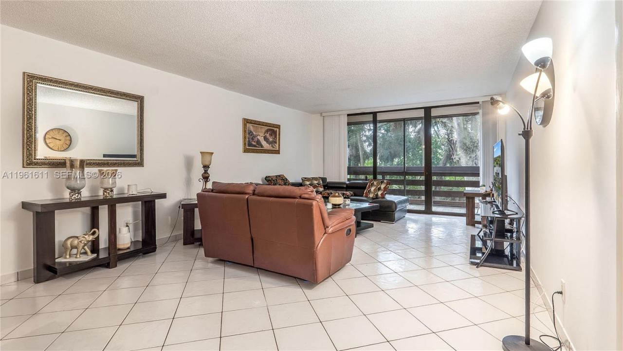 141 SW 96th Ter, Unit 204, Plantation, FL 33324 Photo