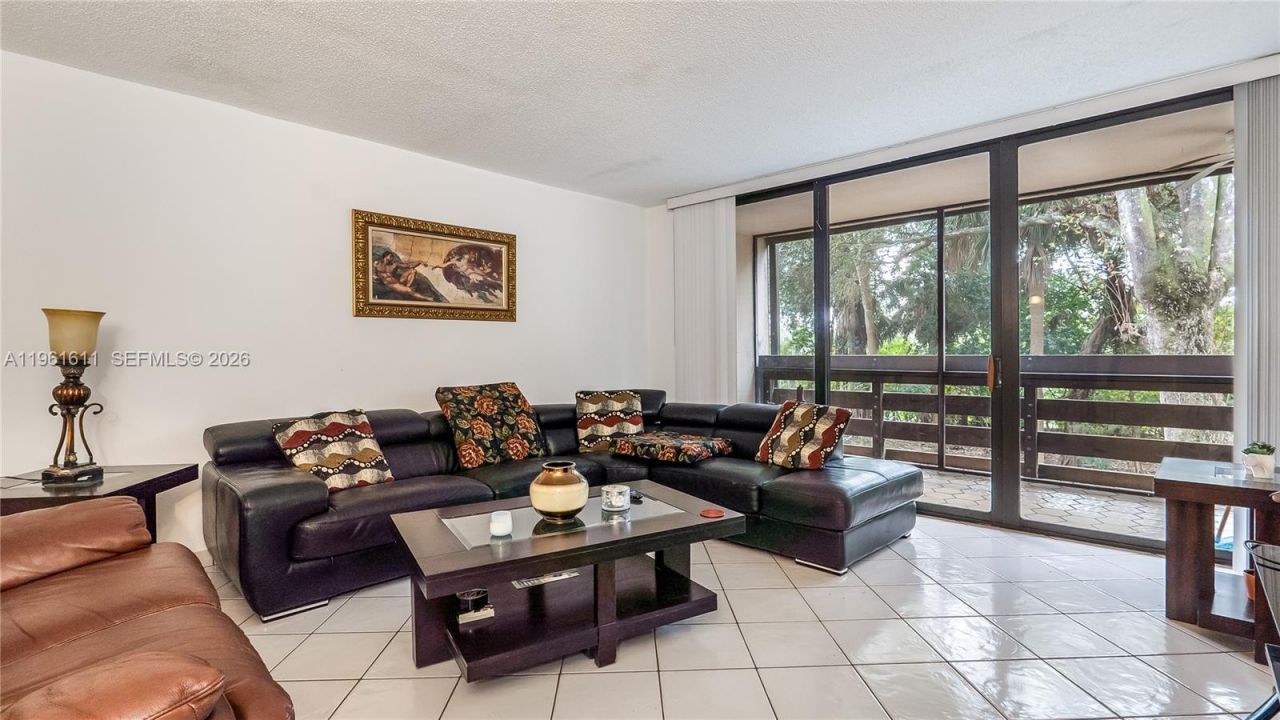141 SW 96th Ter, Unit 204, Plantation, FL 33324 Photo