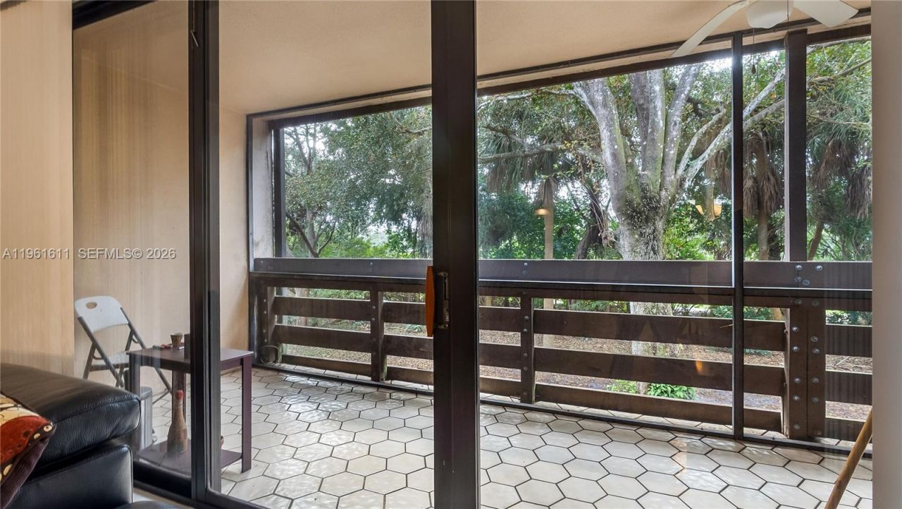 141 SW 96th Ter, Unit 204, Plantation, FL 33324 Photo