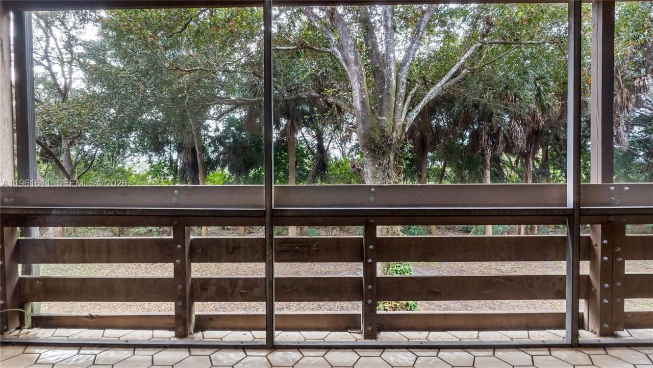 141 SW 96th Ter, Unit 204, Plantation, FL 33324 Photo