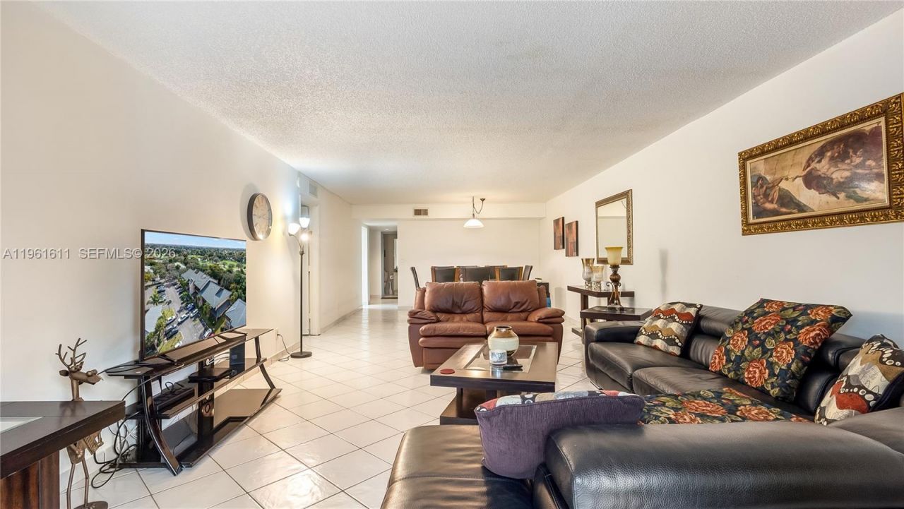 141 SW 96th Ter, Unit 204, Plantation, FL 33324 Photo