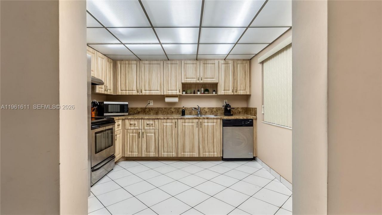 141 SW 96th Ter, Unit 204, Plantation, FL 33324 Photo