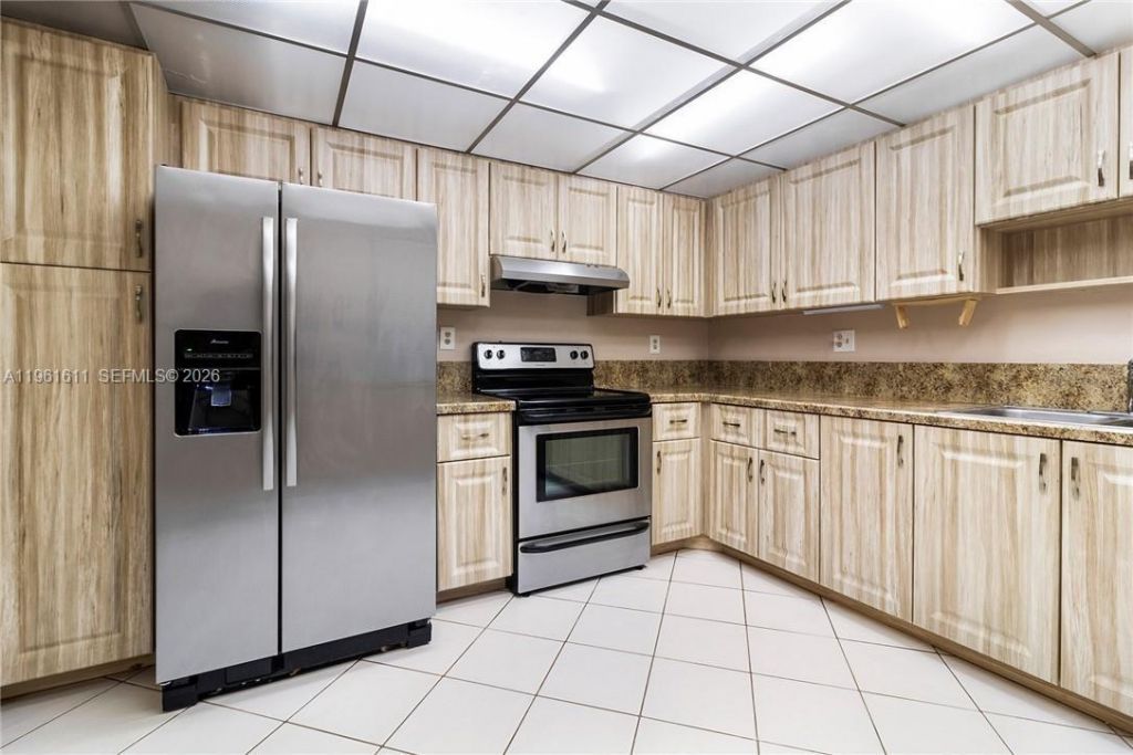 141 SW 96th Ter, Unit 204, Plantation, FL 33324 Photo