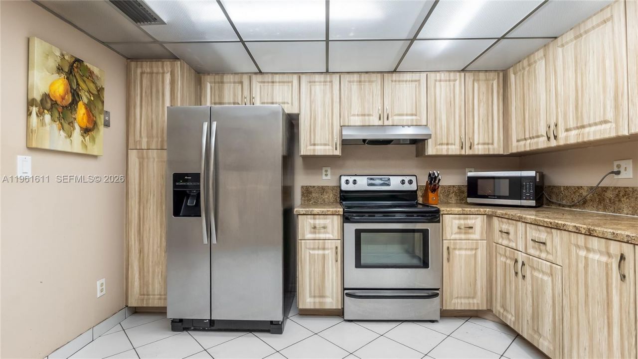 141 SW 96th Ter, Unit 204, Plantation, FL 33324 Photo