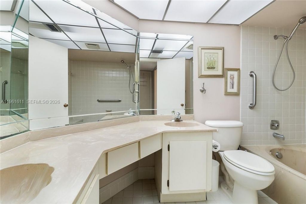 141 SW 96th Ter, Unit 204, Plantation, FL 33324 Photo