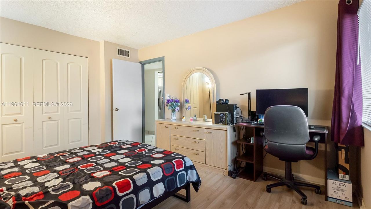 141 SW 96th Ter, Unit 204, Plantation, FL 33324 Photo