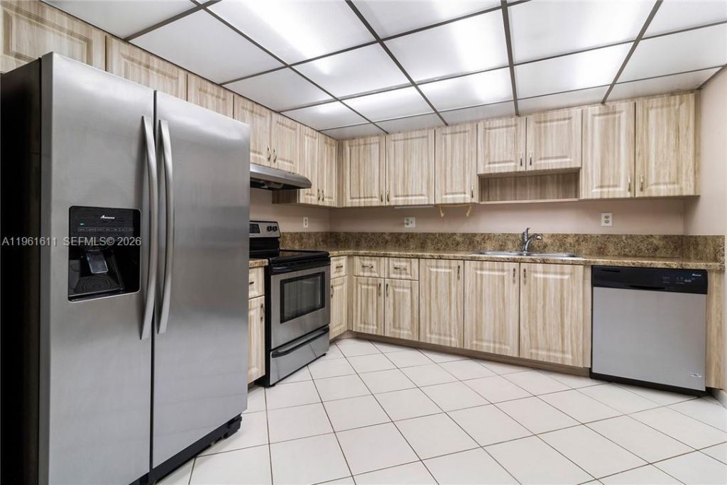 141 SW 96th Ter, Unit 204, Plantation, FL 33324 Photo