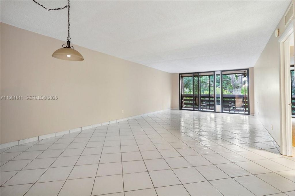 141 SW 96th Ter, Unit 204, Plantation, FL 33324 Photo