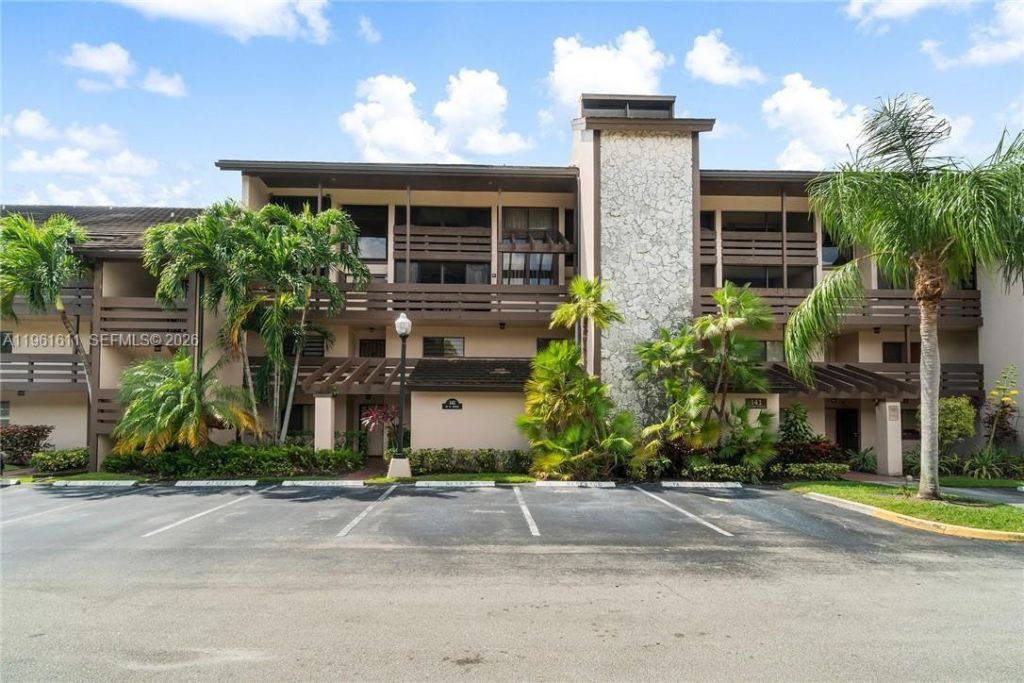 141 SW 96th Ter, Unit 204, Plantation, FL 33324 Photo