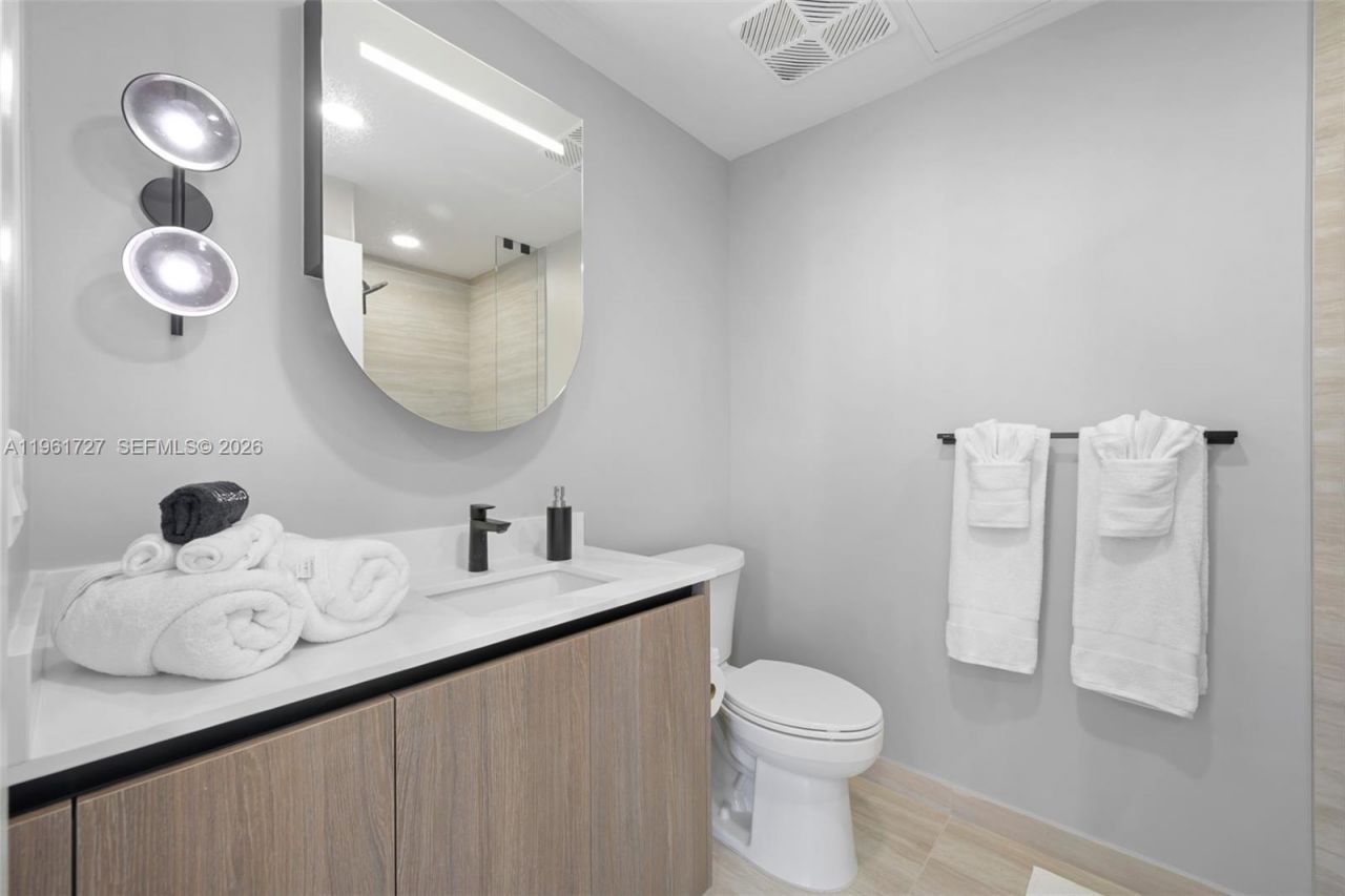 580 72nd St , Unit 1210, Miami Beach, FL 33141 Photo