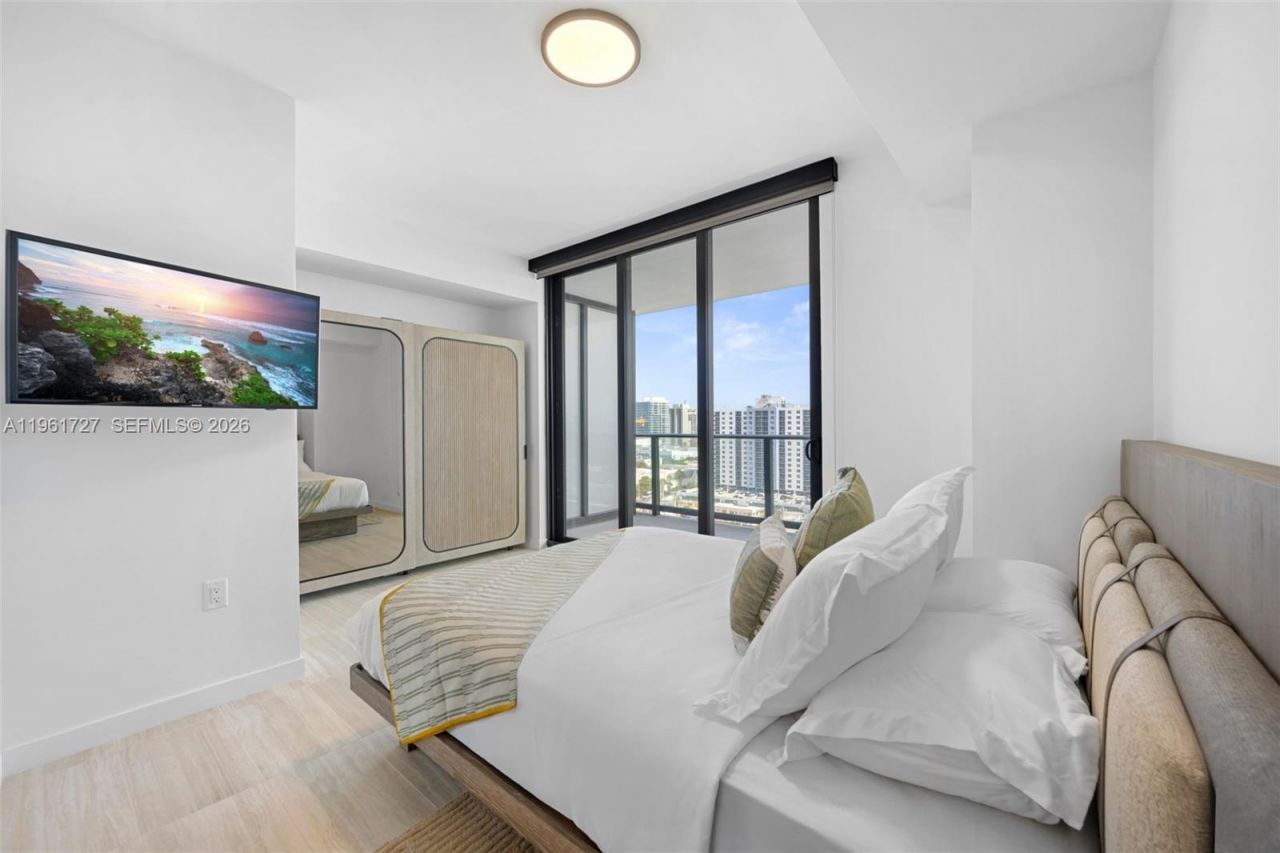 580 72nd St , Unit 1210, Miami Beach, FL 33141 Photo