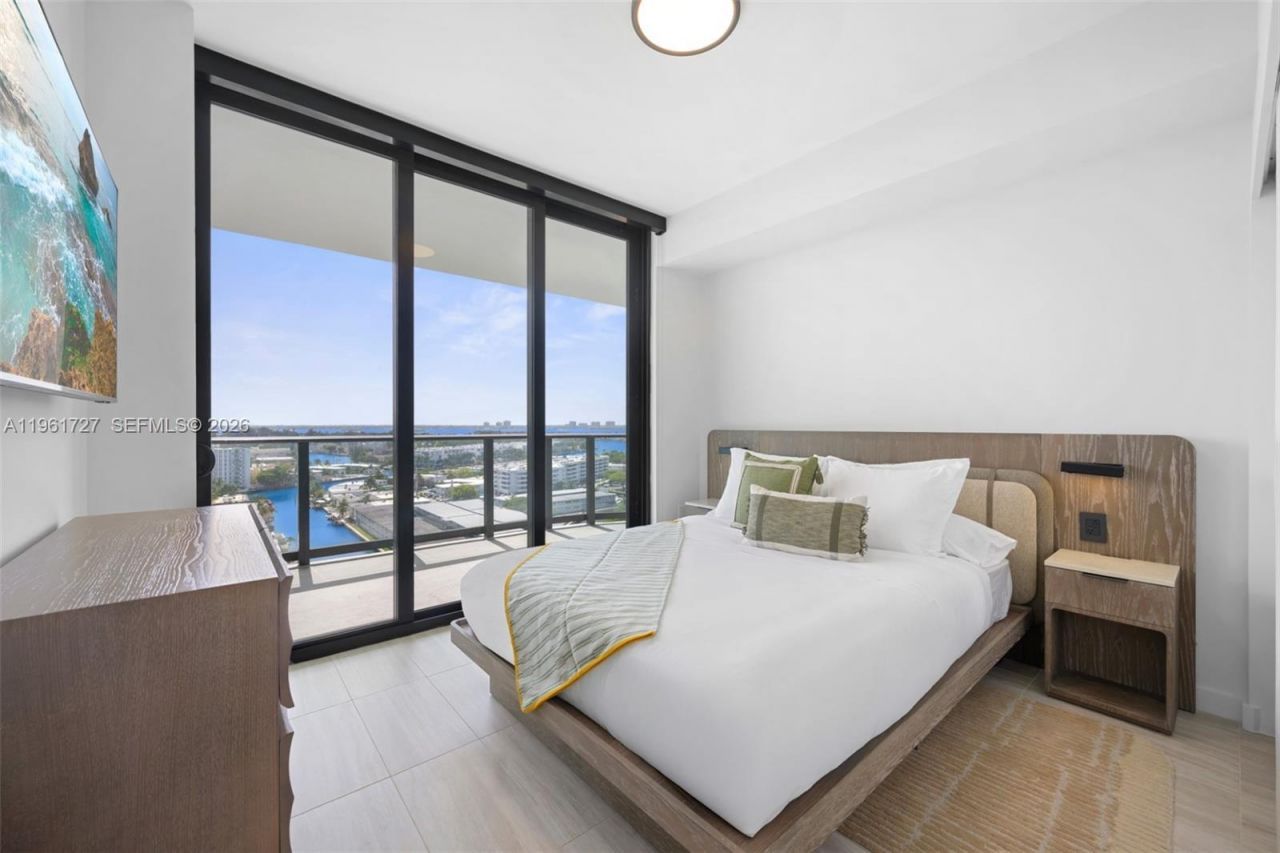 580 72nd St , Unit 1210, Miami Beach, FL 33141 Photo