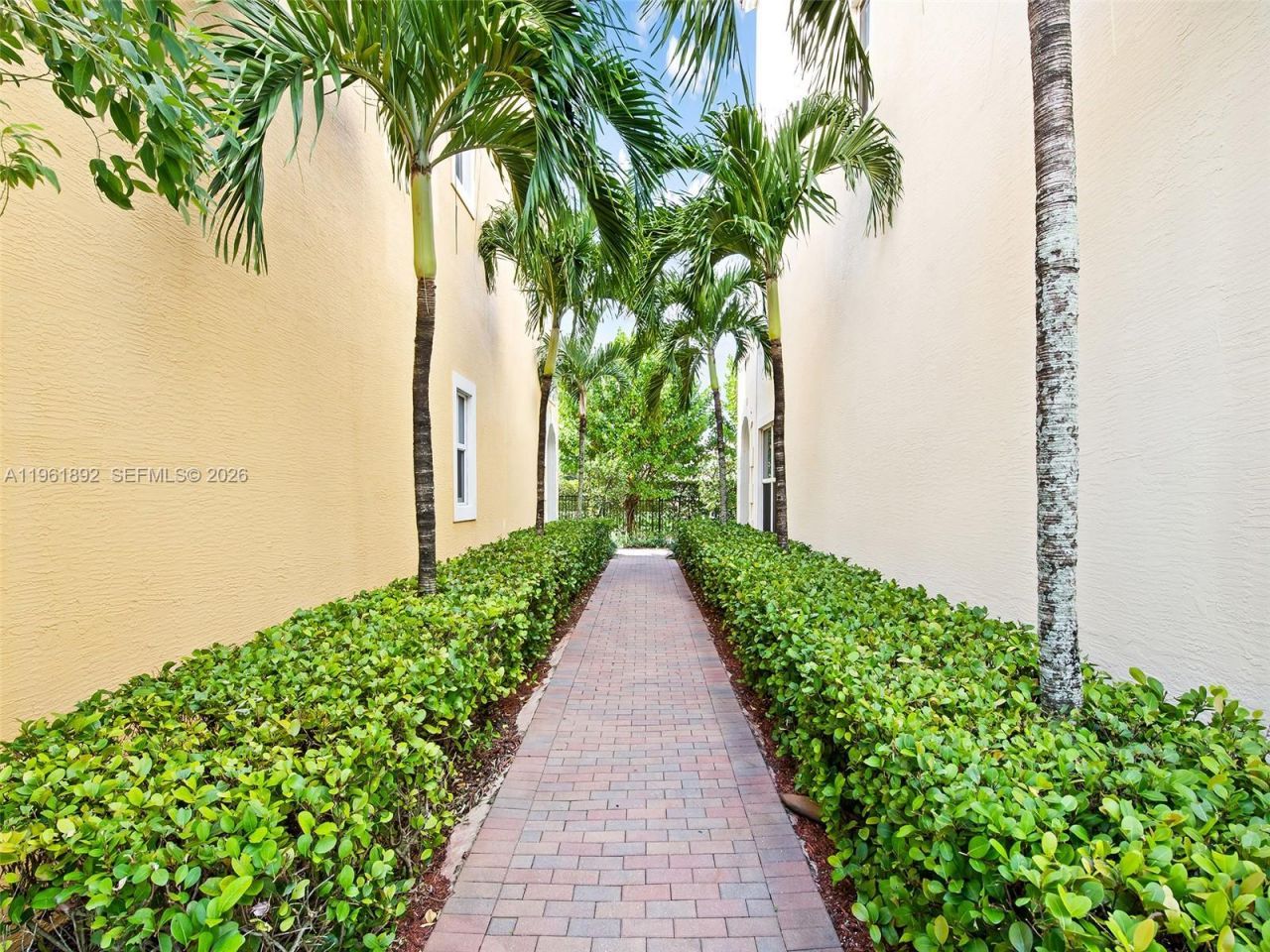 1732 NW 124th Pl, Pembroke Pines, FL 33028 Photo