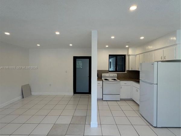 17150 NE 23rd Ave, Unit 10, North Miami Beach, FL 33160