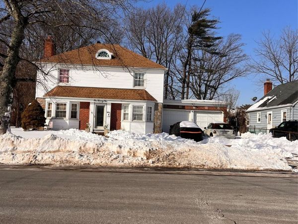 122 Rockaway Parkway, Valley Stream, NY 11580