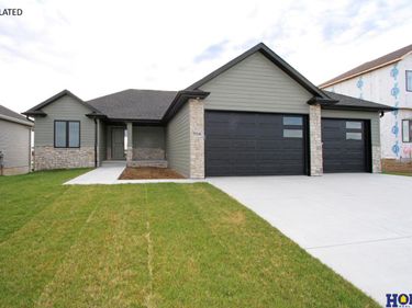 10930 Grantham Drive, Lincoln, NE 68527