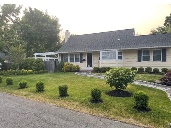 31 Armell Street, Huntington Station, NY 11746