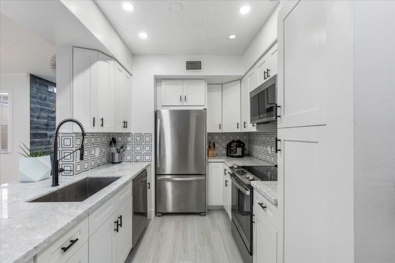 2452 Centergate Drive, Unit 202, Miramar, FL 33025 Photo