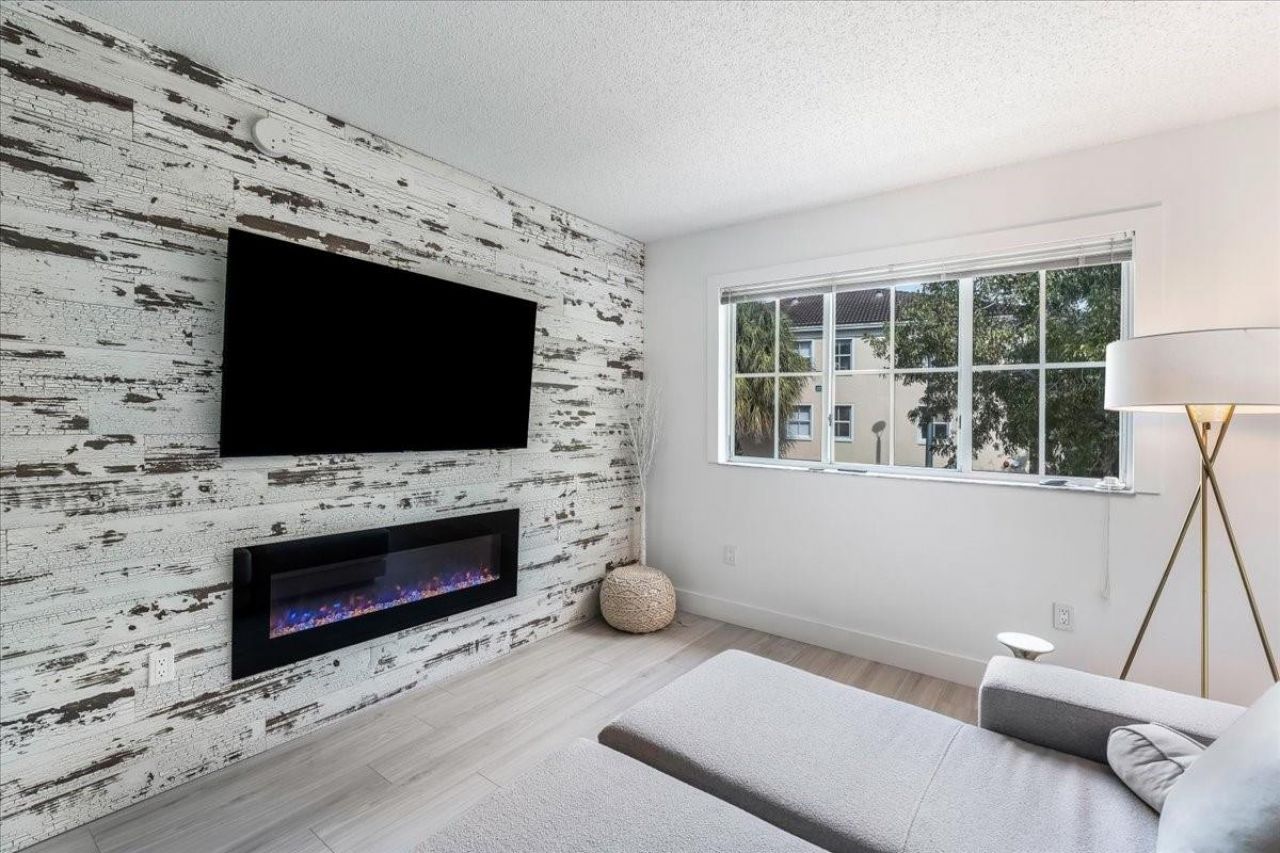 2452 Centergate Drive, Unit 202, Miramar, FL 33025 Photo