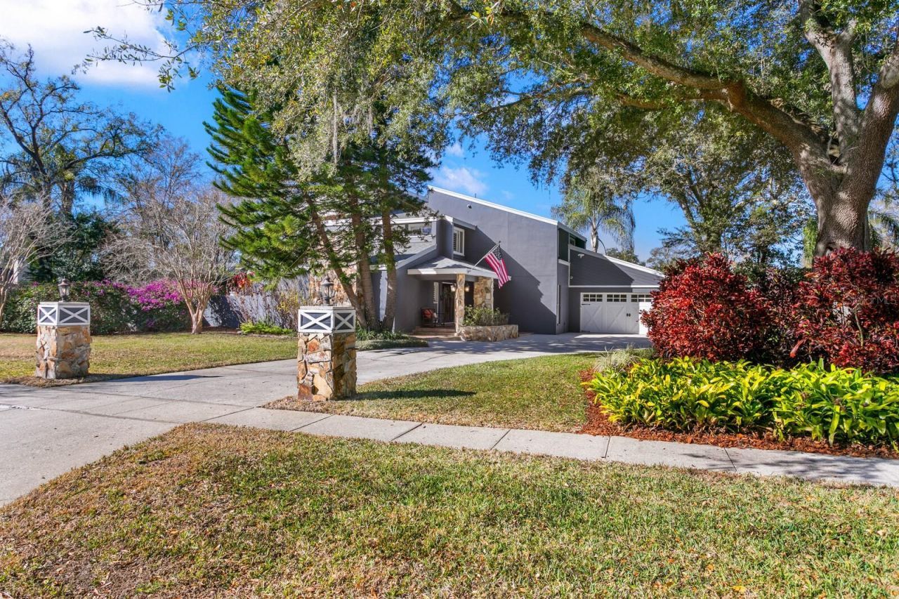 10402 Oakbrook Drive, Tampa, FL 33618 Photo