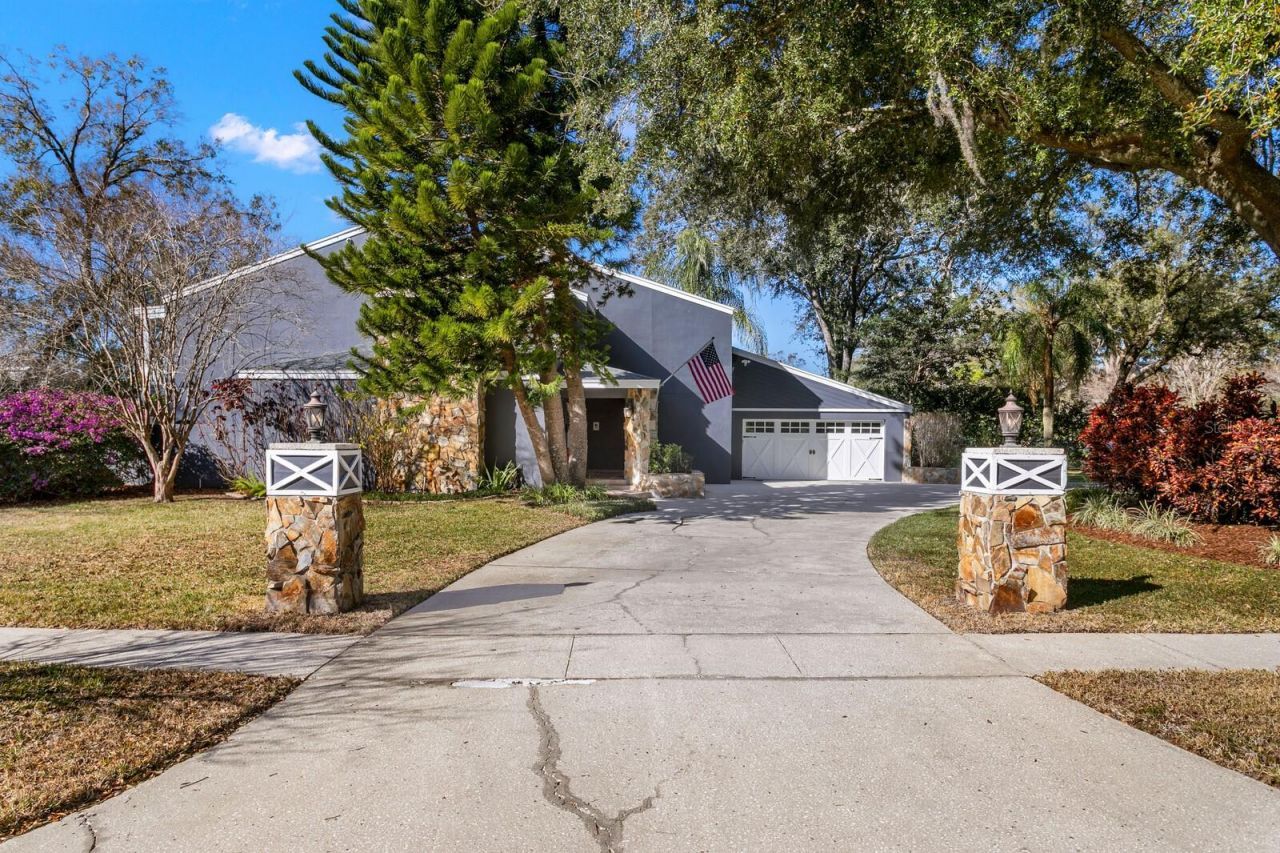 10402 Oakbrook Drive, Tampa, FL 33618 Photo