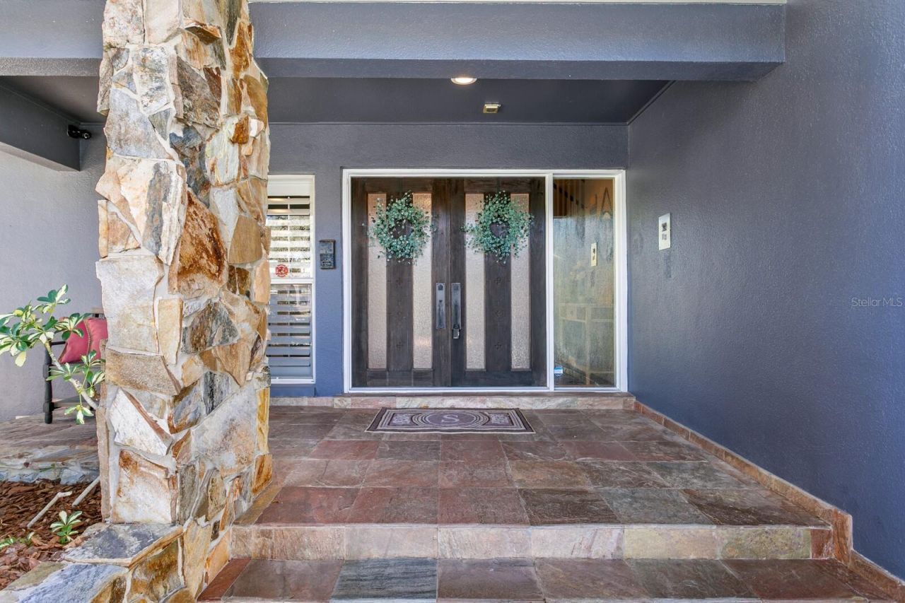 10402 Oakbrook Drive, Tampa, FL 33618 Photo