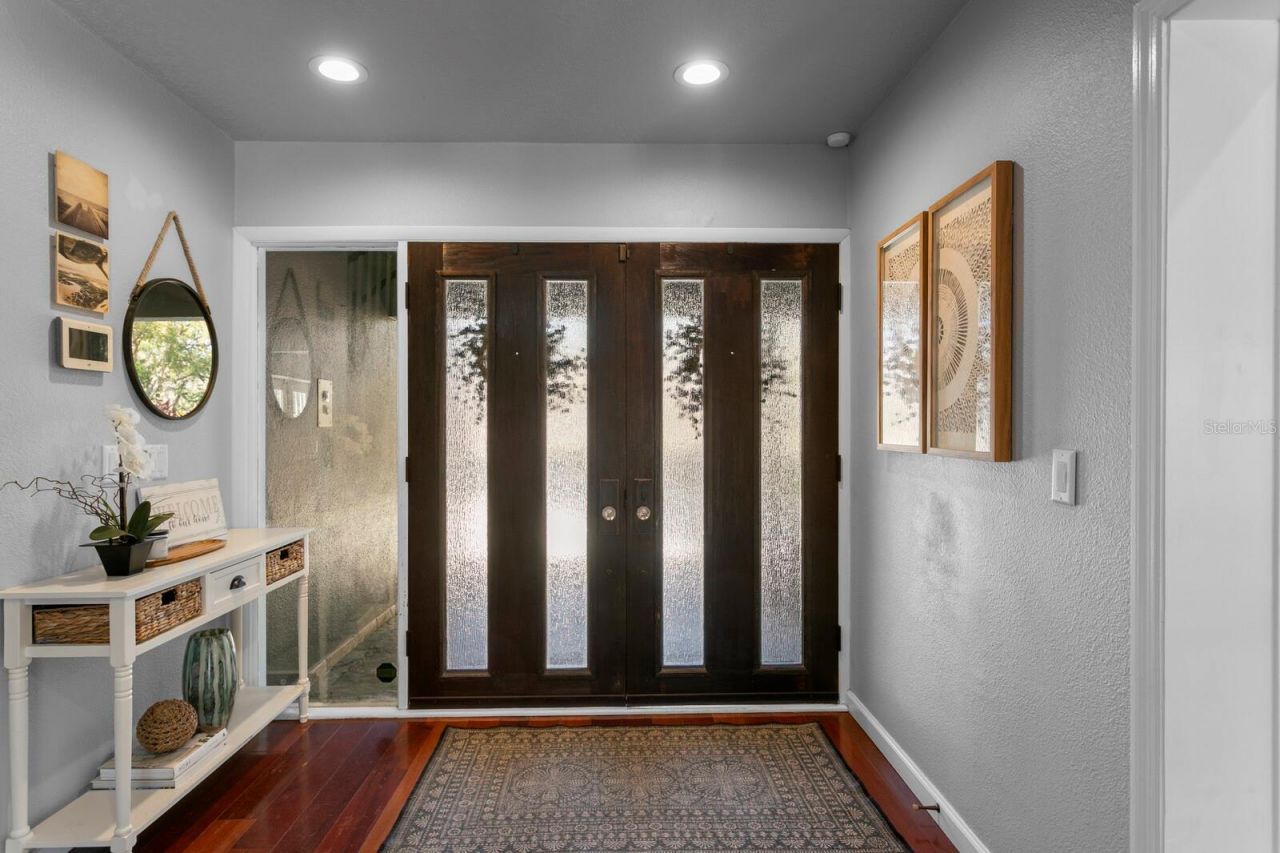 10402 Oakbrook Drive, Tampa, FL 33618 Photo