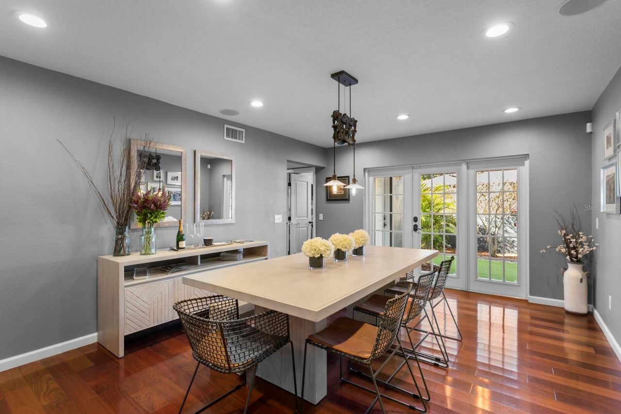 10402 Oakbrook Drive, Tampa, FL 33618 Photo