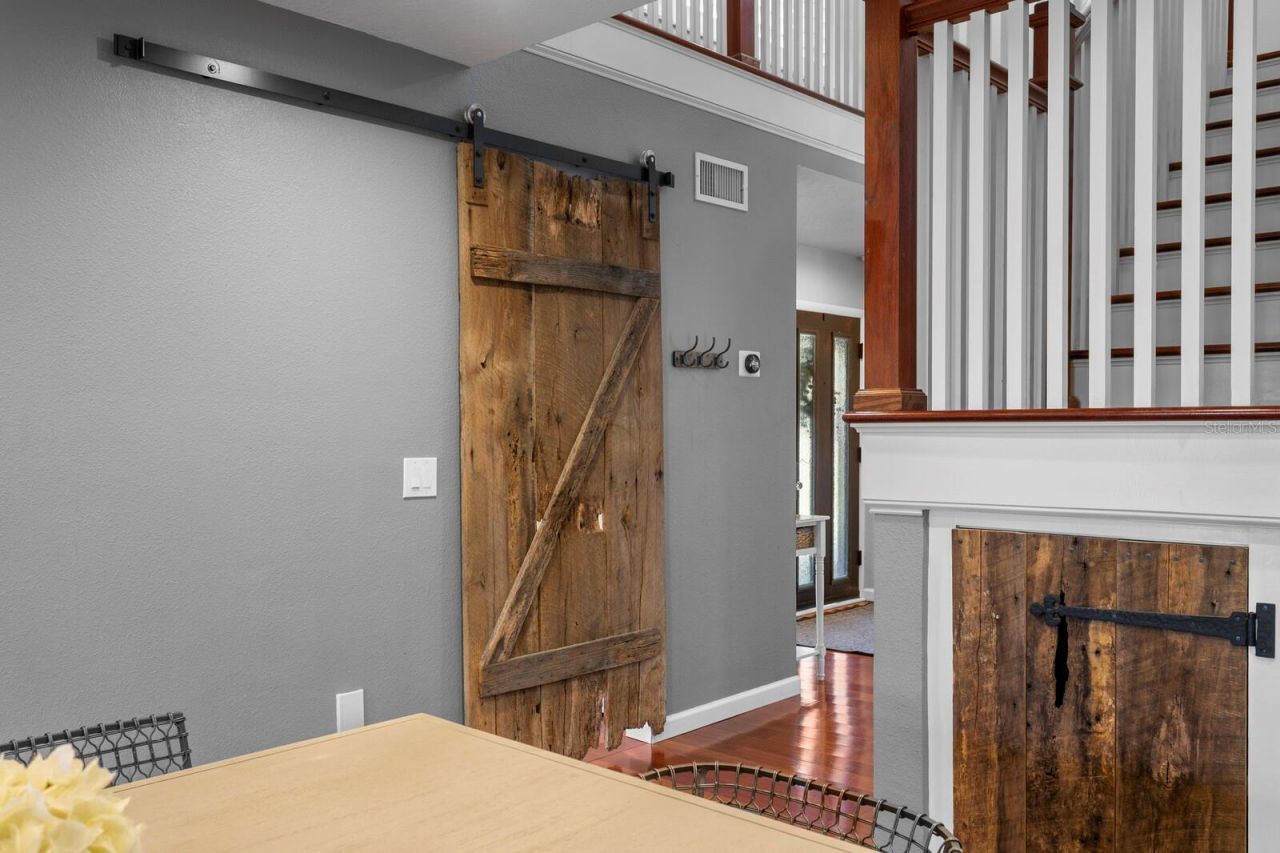 10402 Oakbrook Drive, Tampa, FL 33618 Photo