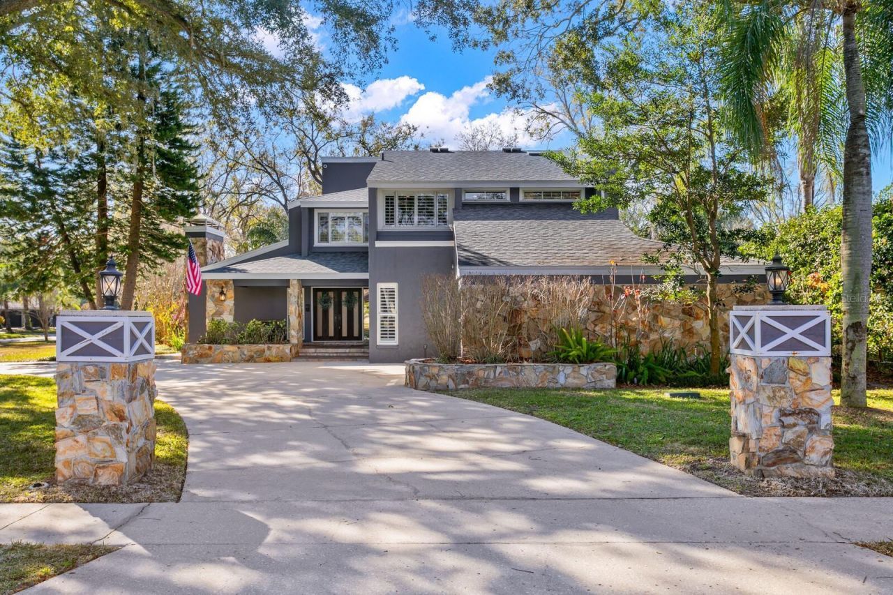 10402 Oakbrook Drive, Tampa, FL 33618 Photo