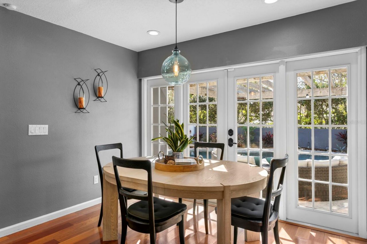 10402 Oakbrook Drive, Tampa, FL 33618 Photo