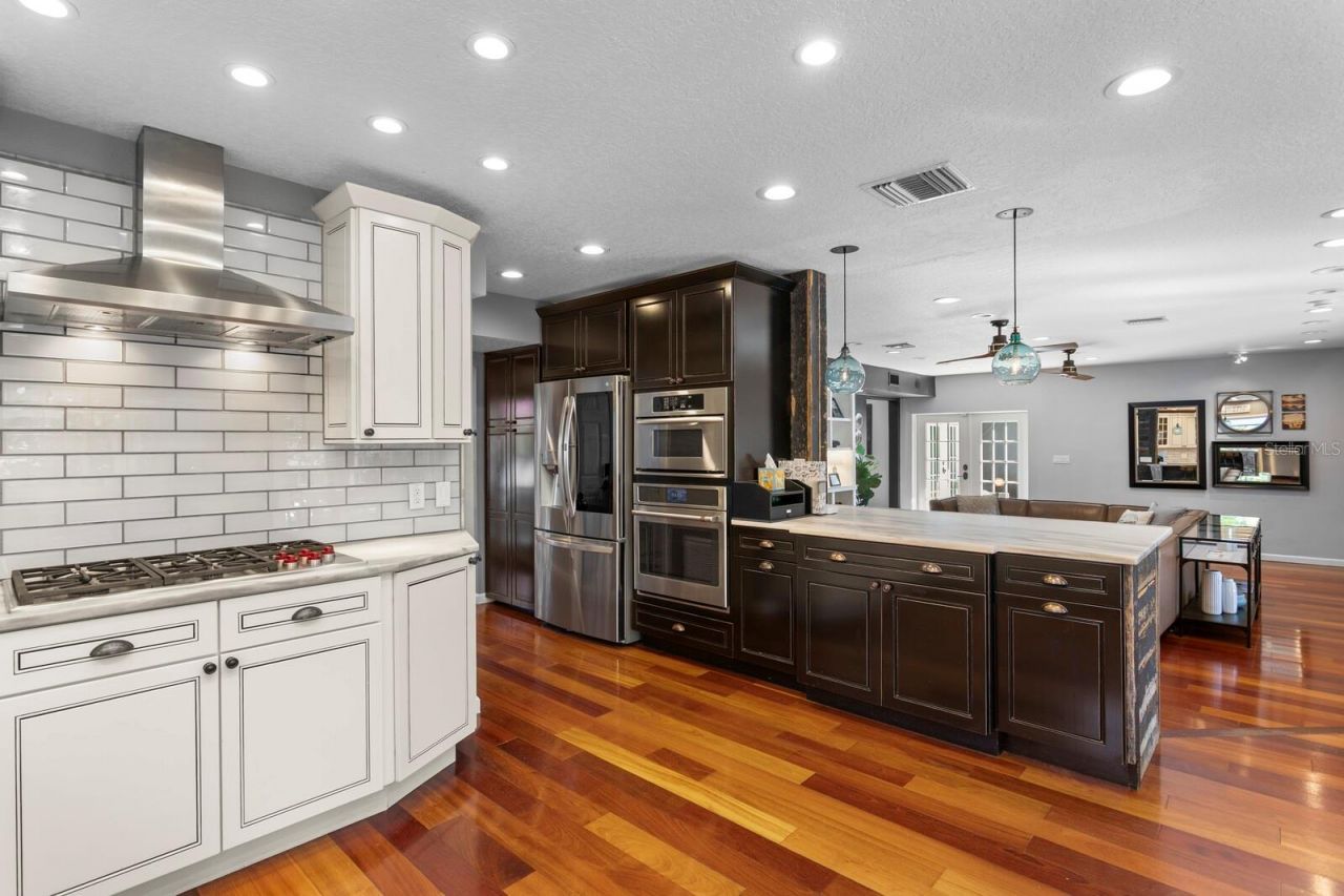 10402 Oakbrook Drive, Tampa, FL 33618 Photo