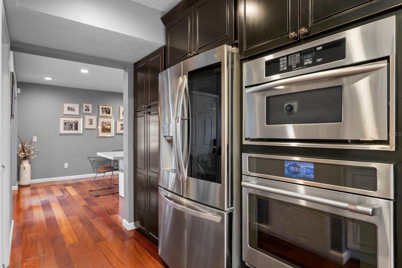 10402 Oakbrook Drive, Tampa, FL 33618 Photo