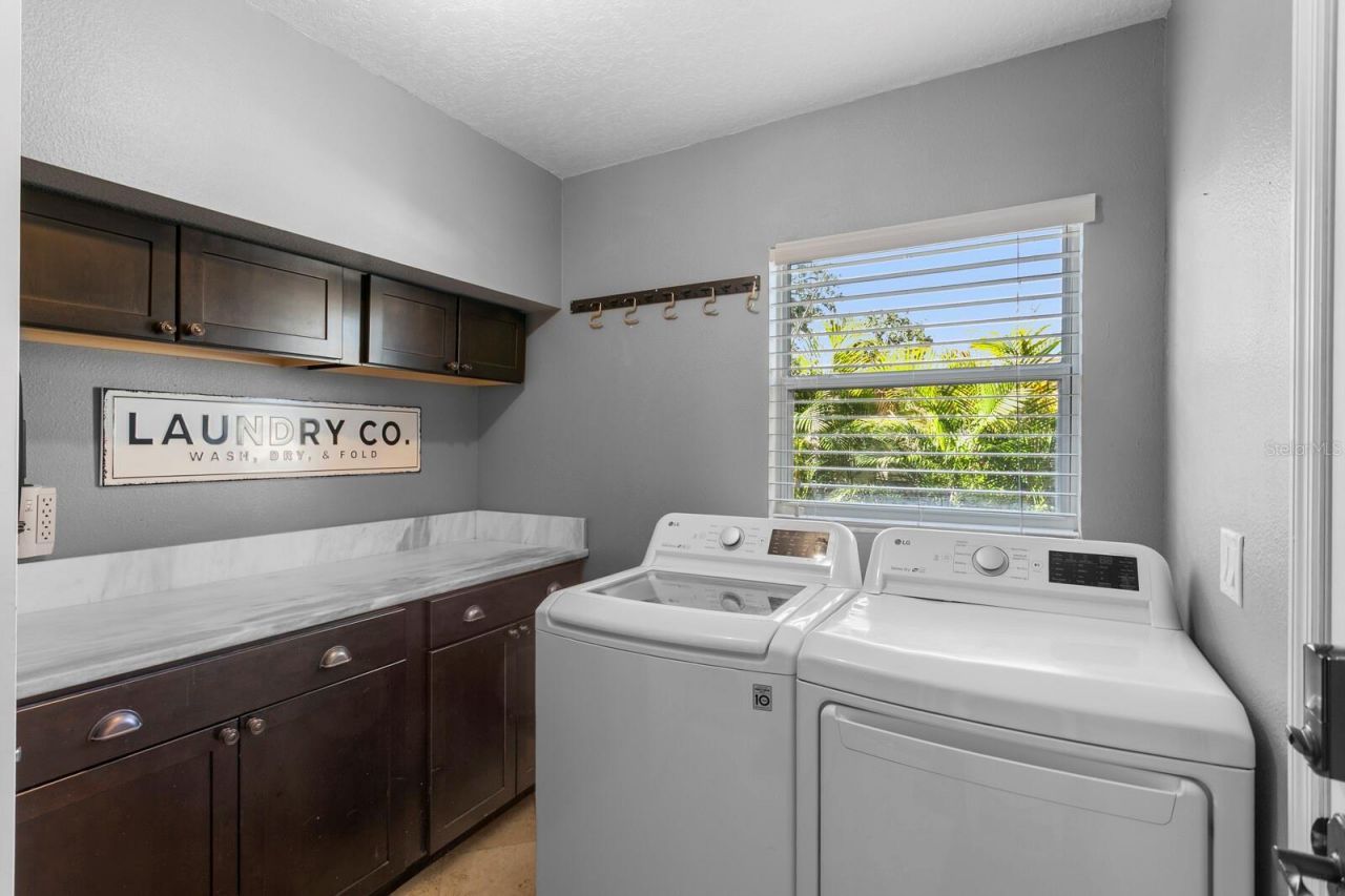 10402 Oakbrook Drive, Tampa, FL 33618 Photo