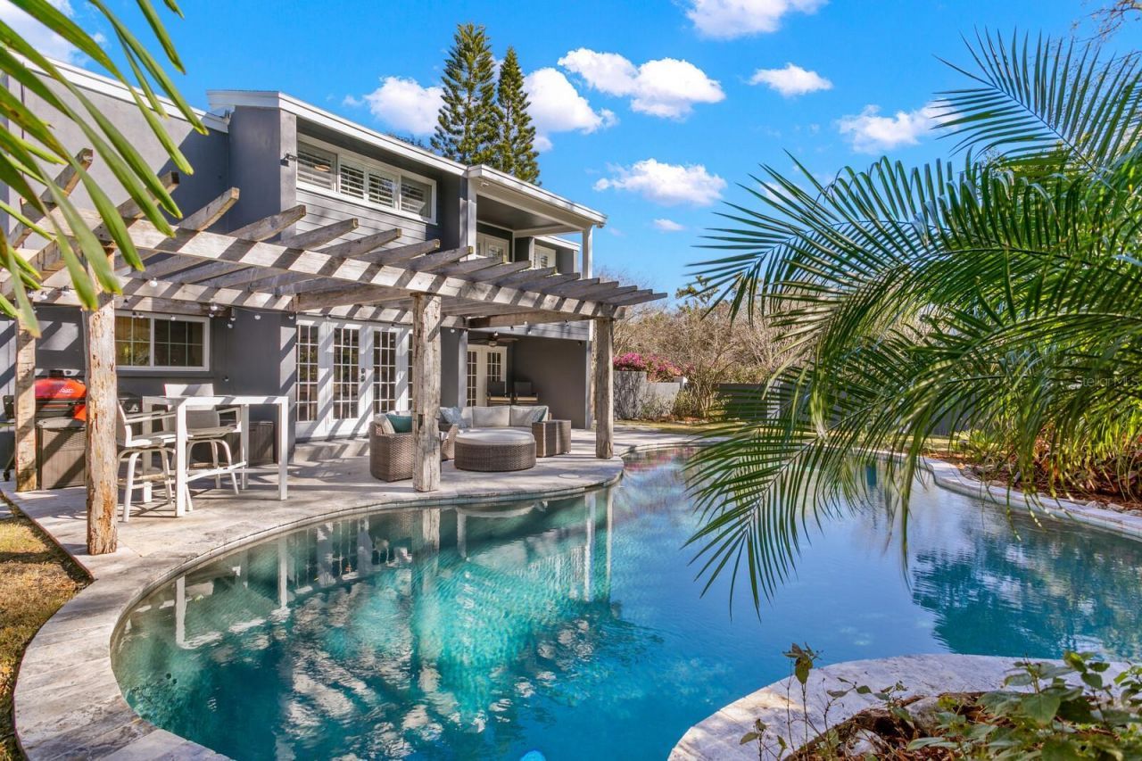 10402 Oakbrook Drive, Tampa, FL 33618 Photo