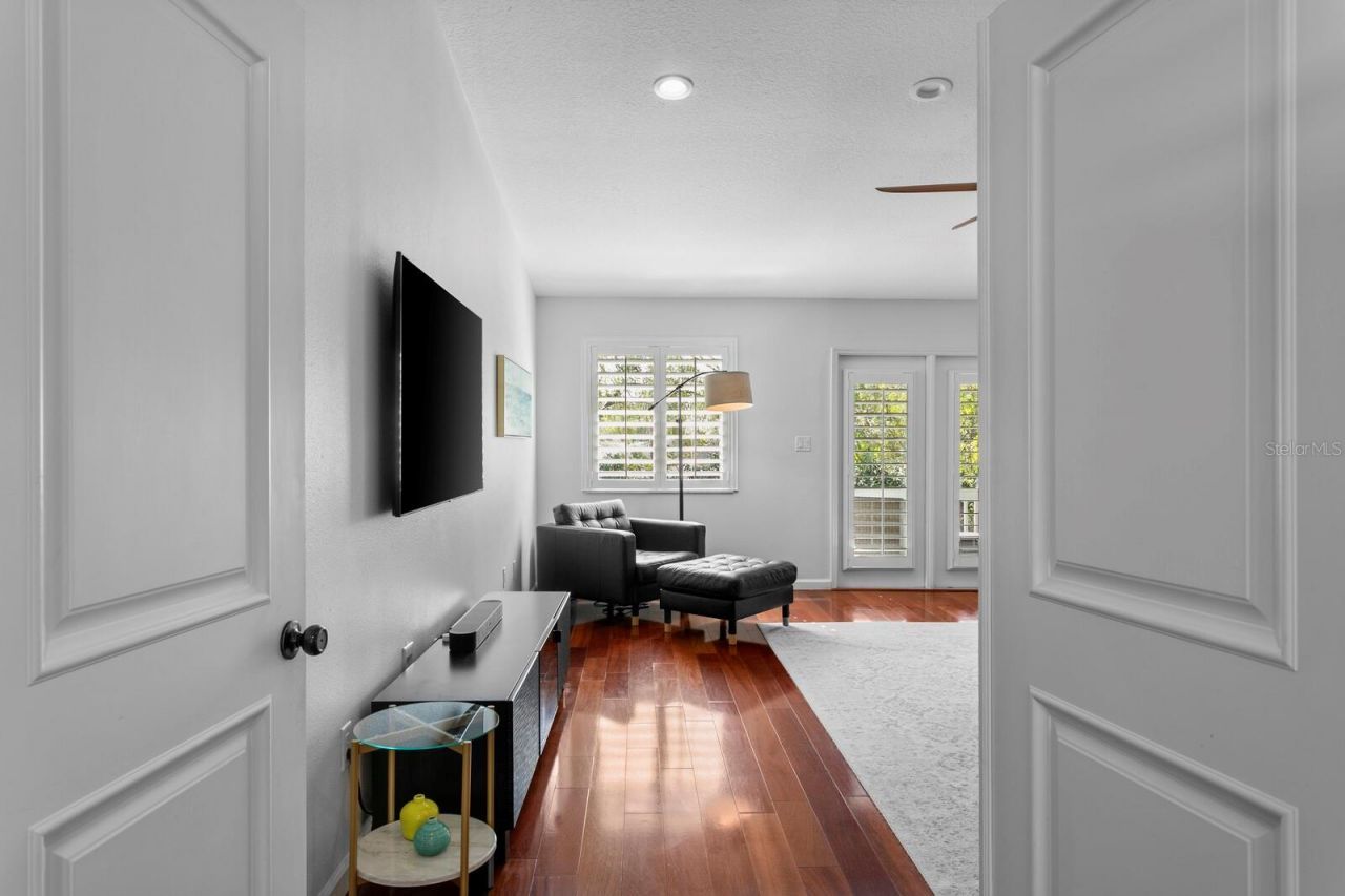 10402 Oakbrook Drive, Tampa, FL 33618 Photo