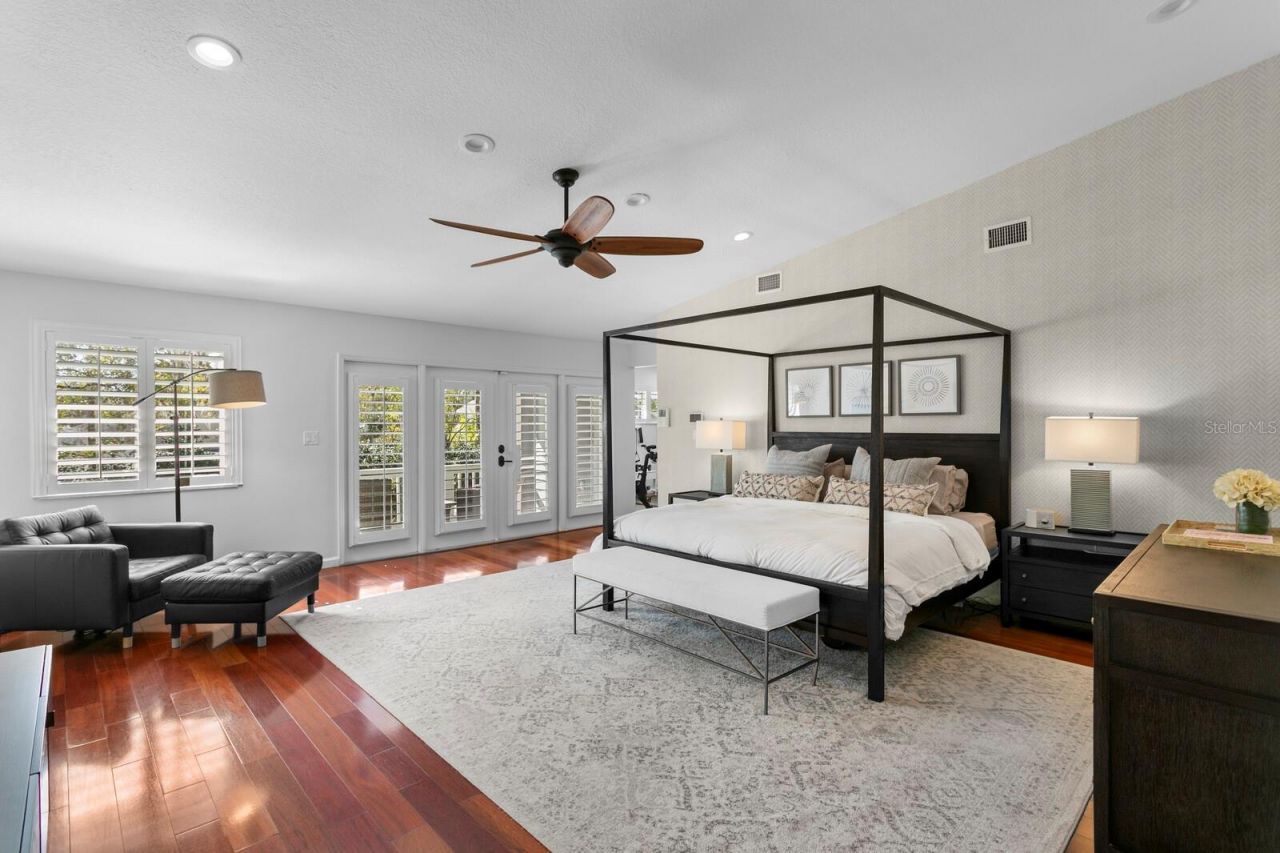 10402 Oakbrook Drive, Tampa, FL 33618 Photo