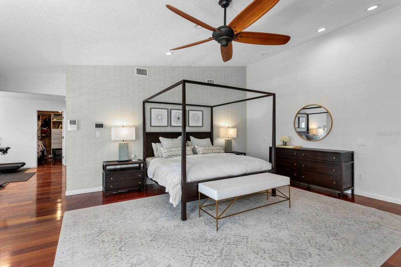 10402 Oakbrook Drive, Tampa, FL 33618 Photo