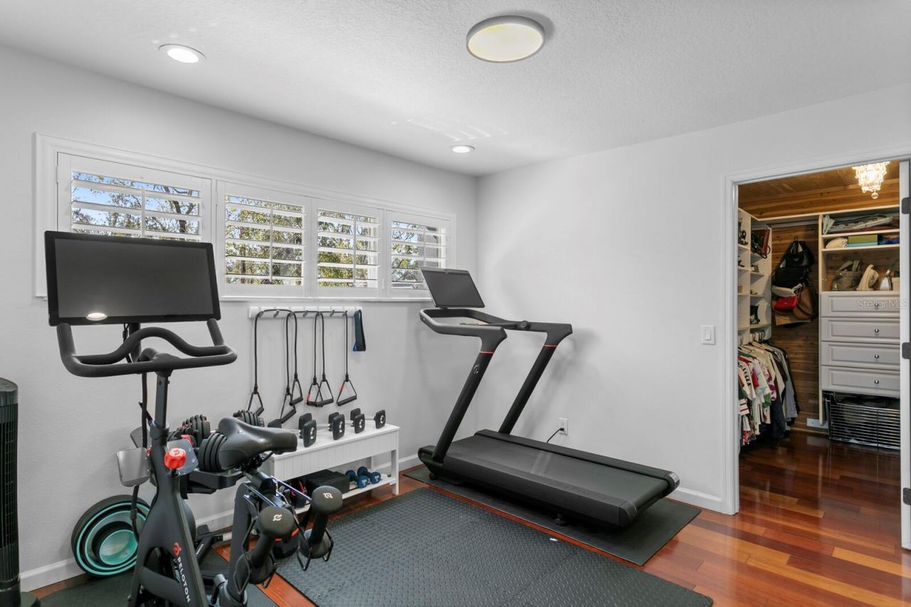 10402 Oakbrook Drive, Tampa, FL 33618 Photo