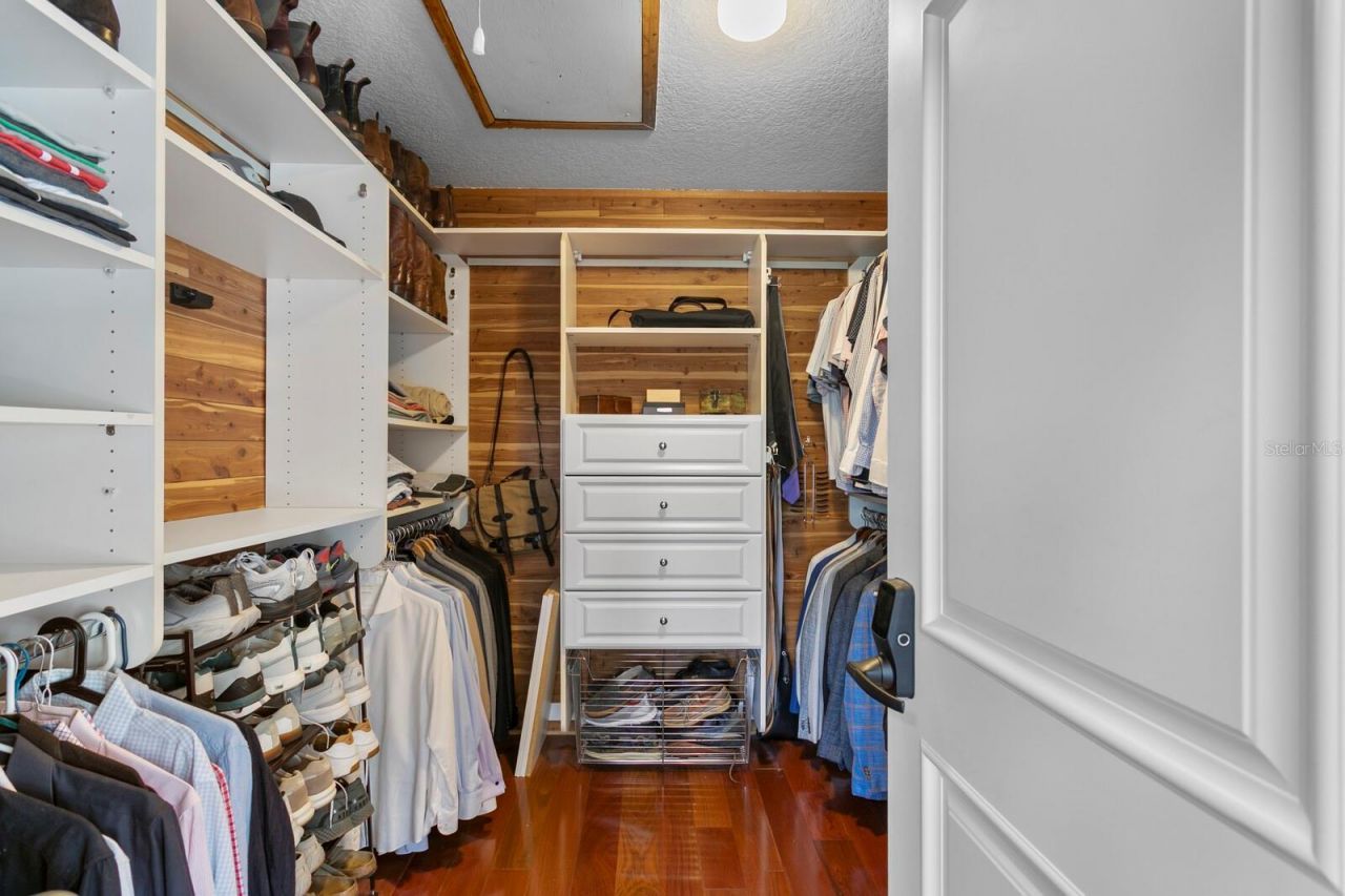 10402 Oakbrook Drive, Tampa, FL 33618 Photo