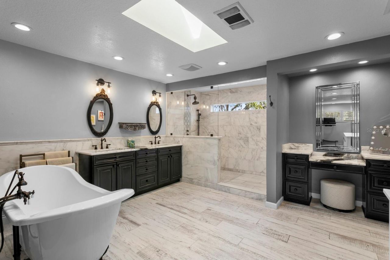 10402 Oakbrook Drive, Tampa, FL 33618 Photo