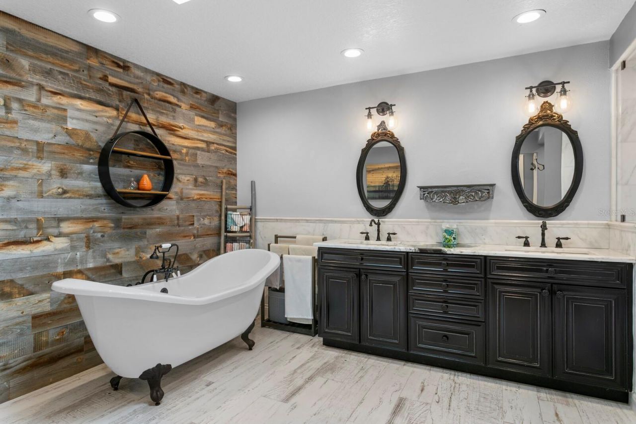 10402 Oakbrook Drive, Tampa, FL 33618 Photo